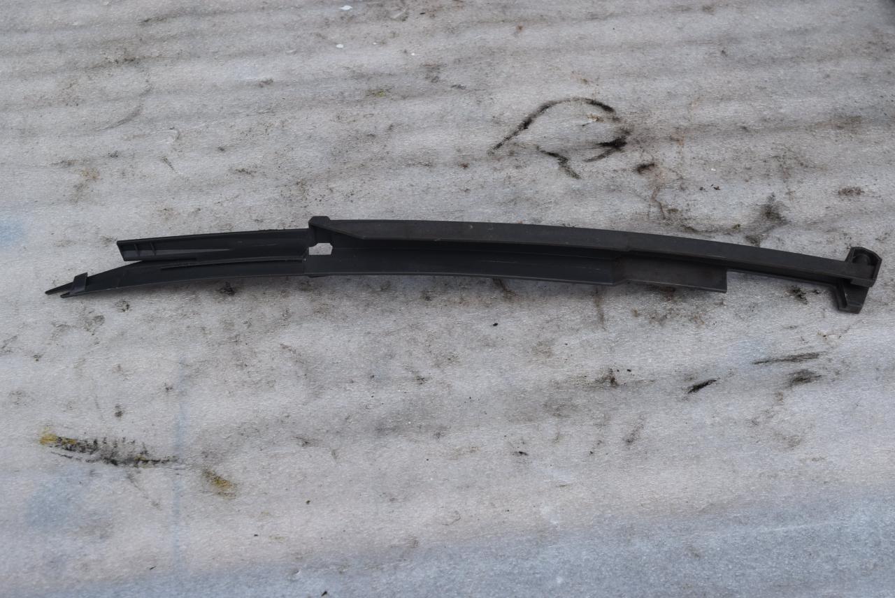 направляющая стекла задней Volvo V70 2 поколение 2004, 2.4 л., D5, D 5244 T, дизель, АКПП, универсал, передний привод, 8650046 - фото №1