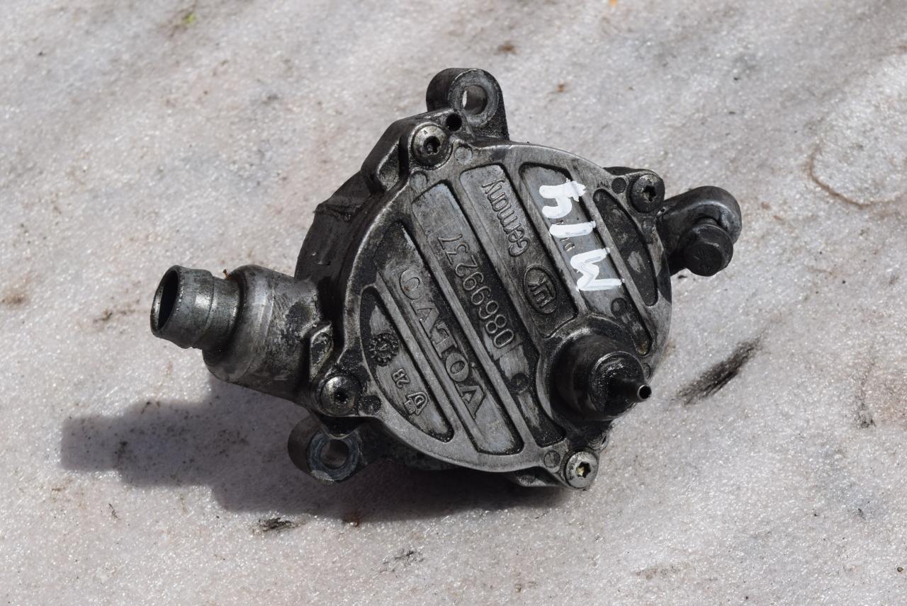 насос вакуумный Volvo V70 2 поколение 2004, 2.4 л., D5, D 5244 T, дизель, АКПП, универсал, передний привод, 08699237 - фото №1