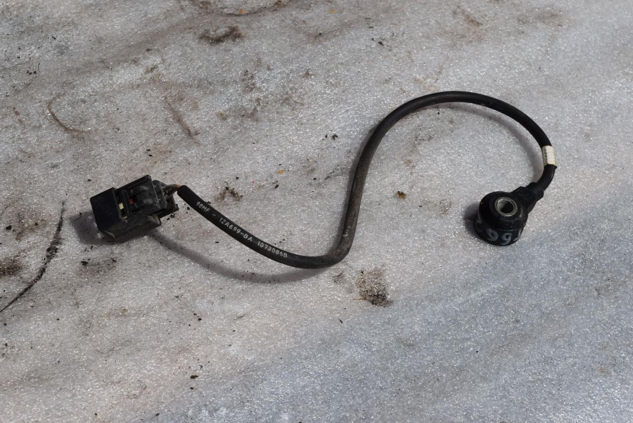 датчик детонации Volvo C30 1 поколение 2006, 1.6 л., i, B 4164 S3, бензин, МКПП, 98MF12A699BA - фото №1