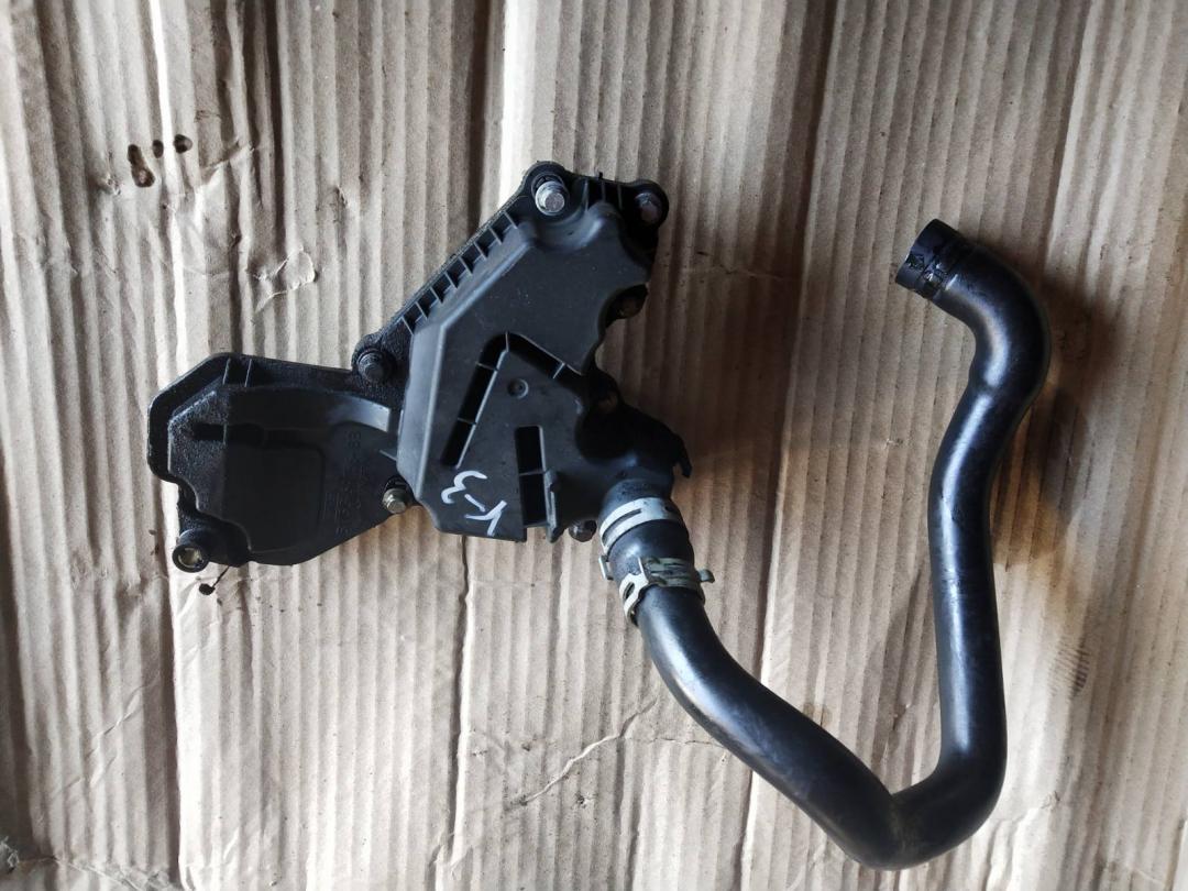 маслоотделитель (сапун) Volvo V60 1 поколение 2012, 1.6 л., B 4164 T3, бензин, робот, черный, универсал, передний привод, правый руль, BM5G6A785BB - фото №1