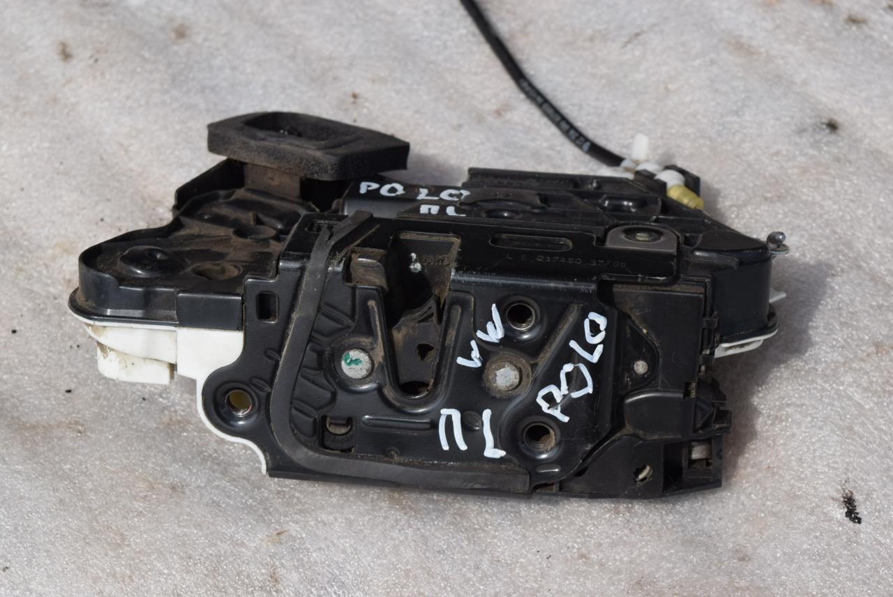 замок двери передней левой Volkswagen Polo 5 поколение 9J2 2011, 1.2 л., дизель, МКПП, хетчбэк 5 дв., 5K1837015B - фото №1