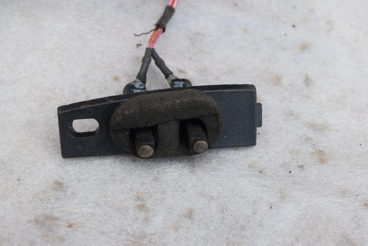 концевик дверной Chrysler Voyager 3 поколение 1996, 2.4 л., бензин, МКПП, минивэн - фото №1