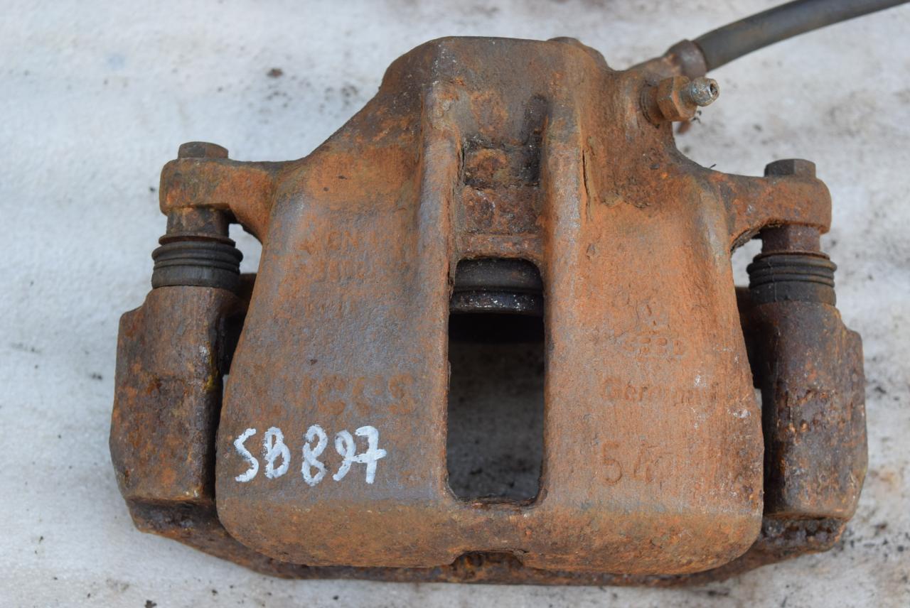 суппорт передний левый Volkswagen Golf 3 поколение 1995, 1.9 л., дизель - фото №1