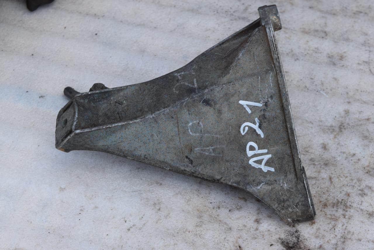 кронштейн двигателя Volkswagen Passat B5 1998, 1.9 л., AFN, дизель, МКПП, 8D0199308L - фото №1