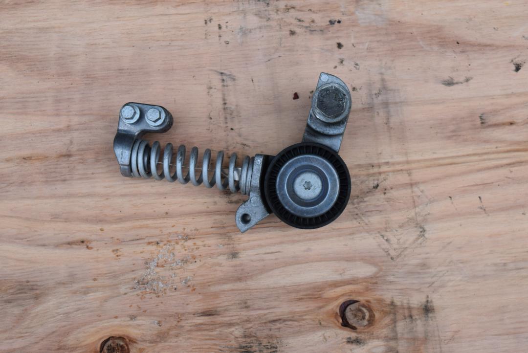 натяжитель Volvo V40 2 поколение 2016, 2.0 л., дизель, АКПП, универсал, правый руль, 31339945, 1003096 - фото №1