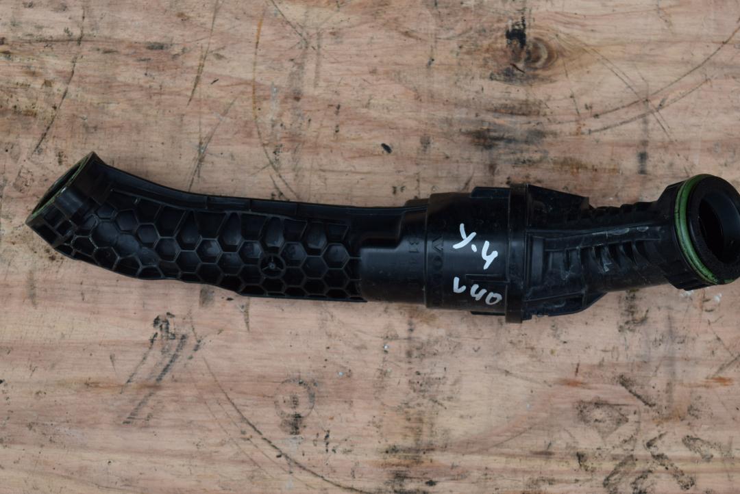 патрубок интеркулера Volvo V40 2 поколение 2016, 2.0 л., дизель, АКПП, универсал, правый руль, 31441871 - фото №1