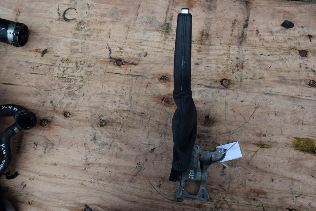 рычаг ручного тормоза (ручника) Volvo V40 2 поколение 2016, 2.0 л., дизель, АКПП, универсал, правый руль - фото №1