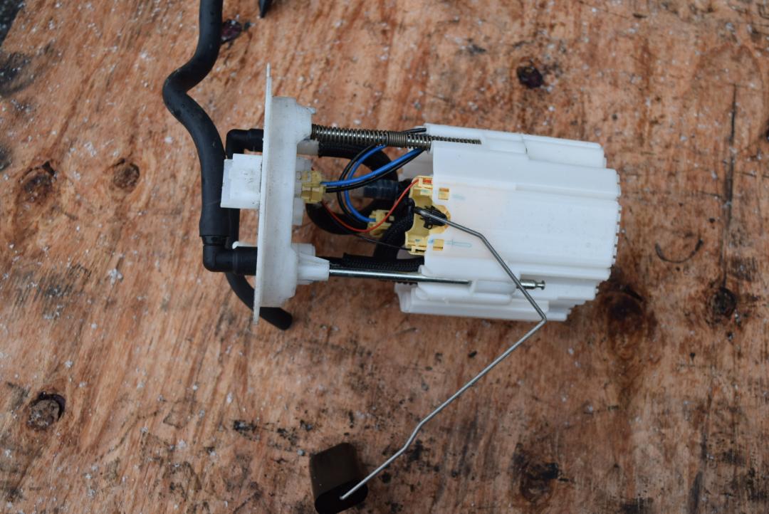 насос топливный Volvo V40 2 поколение 2016, 2.0 л., дизель, АКПП, универсал, правый руль, 31321153 - фото №1