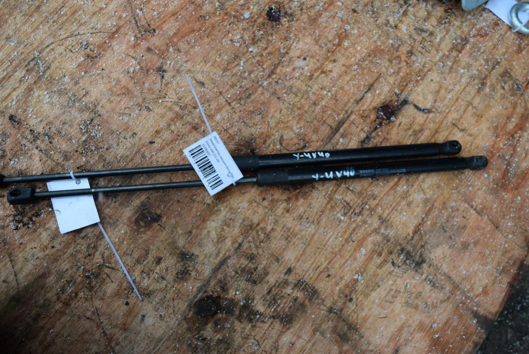 амортизатор крышки багажника (3-5 двери) Volvo V40 2 поколение 2016, 2.0 л., дизель, АКПП, универсал, правый руль, 31258179 - фото №1