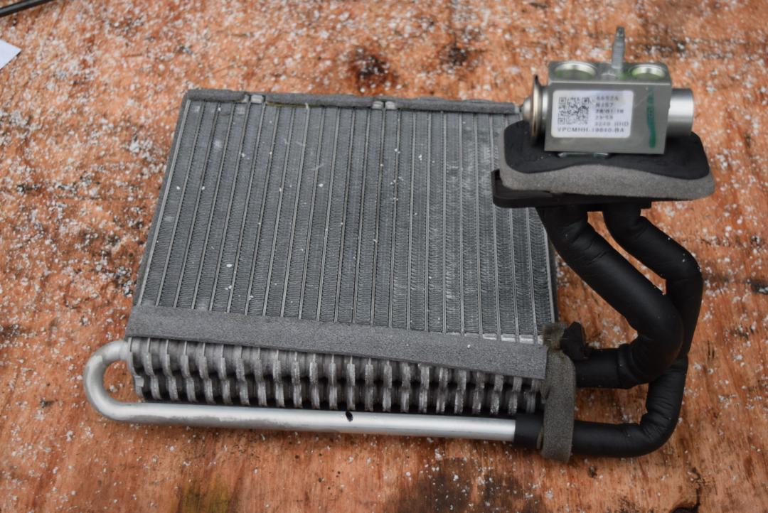 радиатор кондиционера Volvo V40 2 поколение 2016, 2.0 л., дизель, АКПП, универсал, правый руль, 19840BA - фото №1