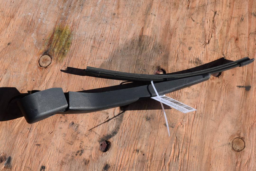 щеткодержатель задний Volvo V40 2 поколение 2016, 2.0 л., дизель, АКПП, универсал, правый руль - фото №1