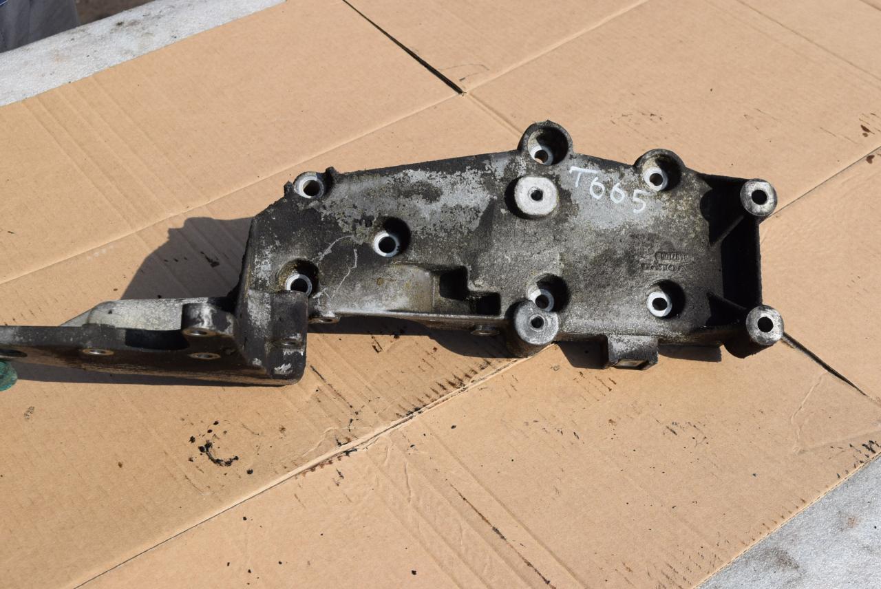 кронштейн компрессора кондиционера Volvo XC70 2 поколение 2000, 2.4 л., Ti, B 5244 T, бензин, АКПП, универсал, полный подключаемый привод, 9497108 - фото №1