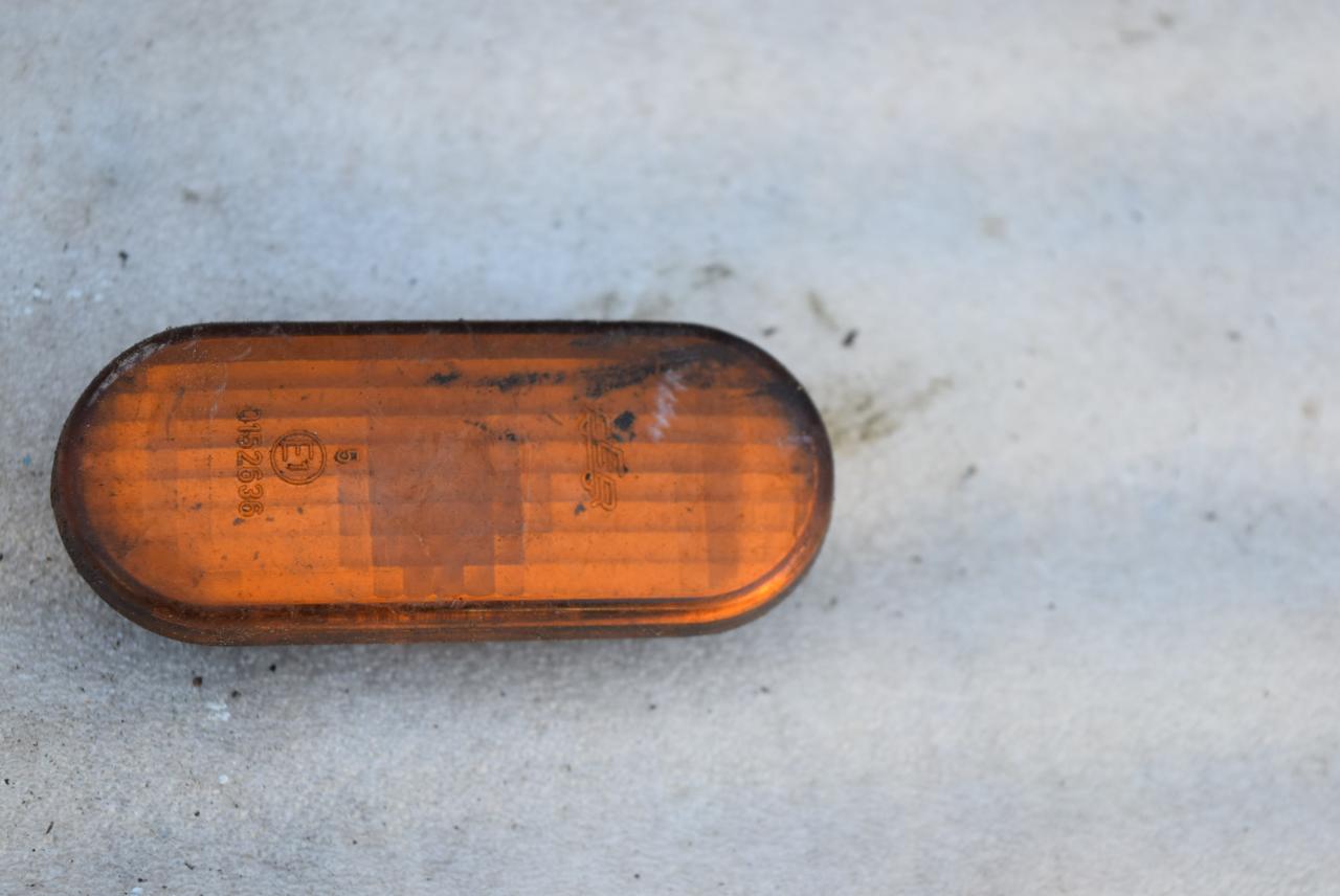 повторитель поворота на крыле Volkswagen Passat B4 1995, 1.9 л., дизель, МКПП, универсал, 3A0949117A - фото №1