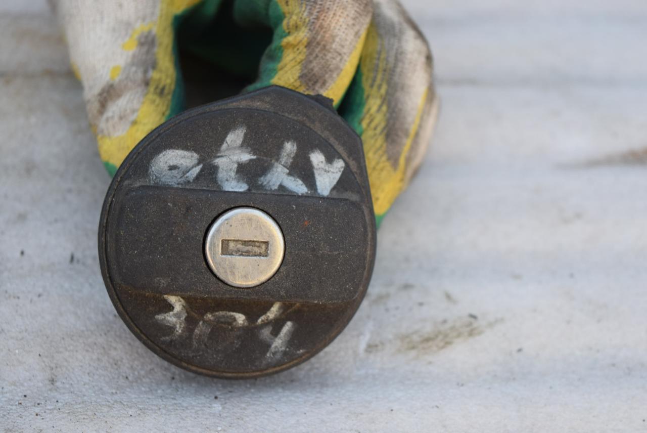 пробка топливного бака Volkswagen Caddy 3 поколение 2006, 1.9 л., дизель, МКПП, 1J0201553AB - фото №1