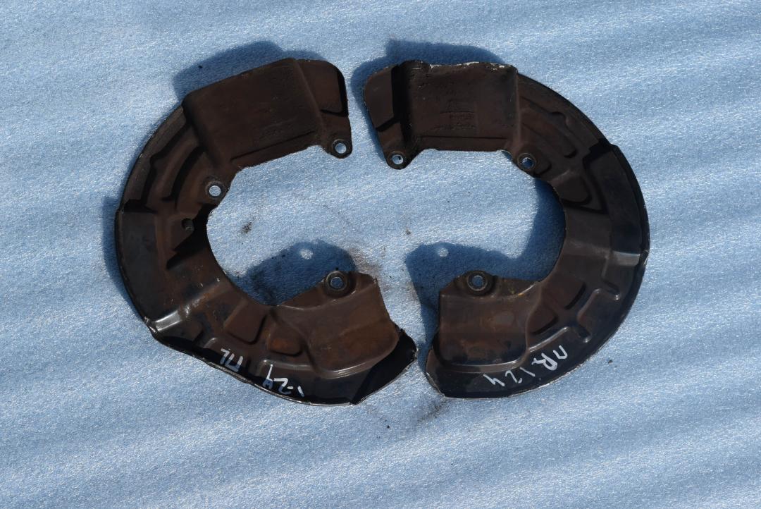 защитный кожух тормозного механизма Volvo S60 1 поколение 2002, 2.4 л., B 5244 S, бензин, МКПП, седан, передний привод - фото №1