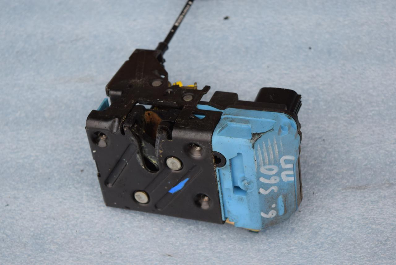 замок двери передней правой Volvo S60 1 поколение 2002, 2.4 л., B 5244 S, бензин, МКПП, седан, передний привод, 9485305 - фото №1