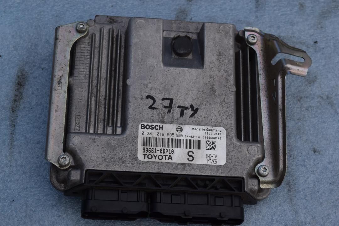 блок управления двигателем Toyota Yaris XP130 2014, 1.4 л., D-4D, 1ND-TV, дизель, МКПП, хетчбэк 5 дв., передний привод, правый руль, 896610DP10 - фото №1