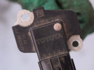 расходомер воздуха Toyota Yaris XP130 2014, 1.4 л., D-4D, 1ND-TV, дизель, МКПП, хетчбэк 5 дв., передний привод, правый руль, 2220426010, 1974002030