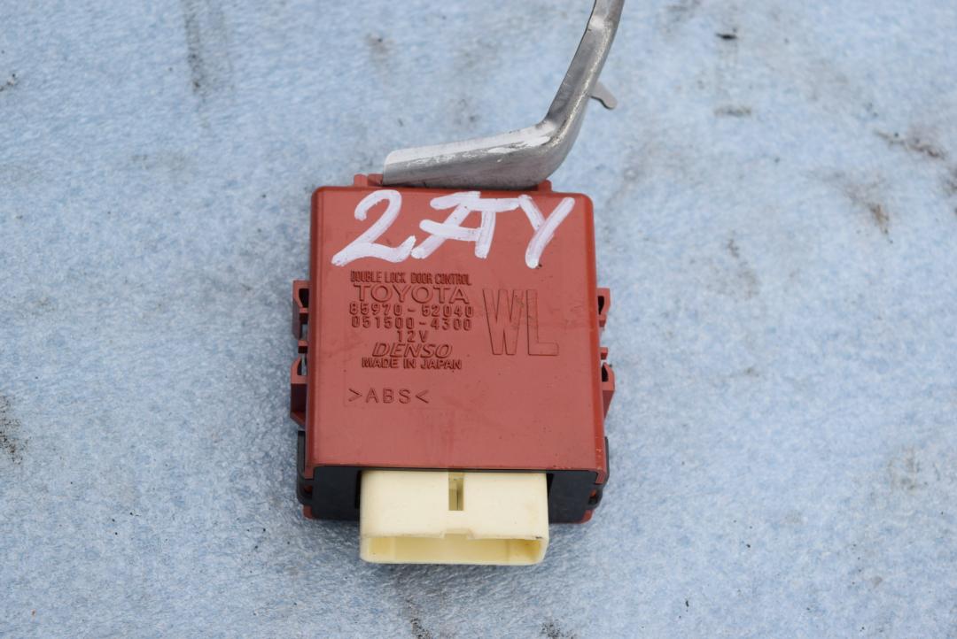 модуль управления двери Toyota Yaris XP130 2014, 1.4 л., D-4D, 1ND-TV, дизель, МКПП, хетчбэк 5 дв., передний привод, правый руль, 8597052040 - фото №1