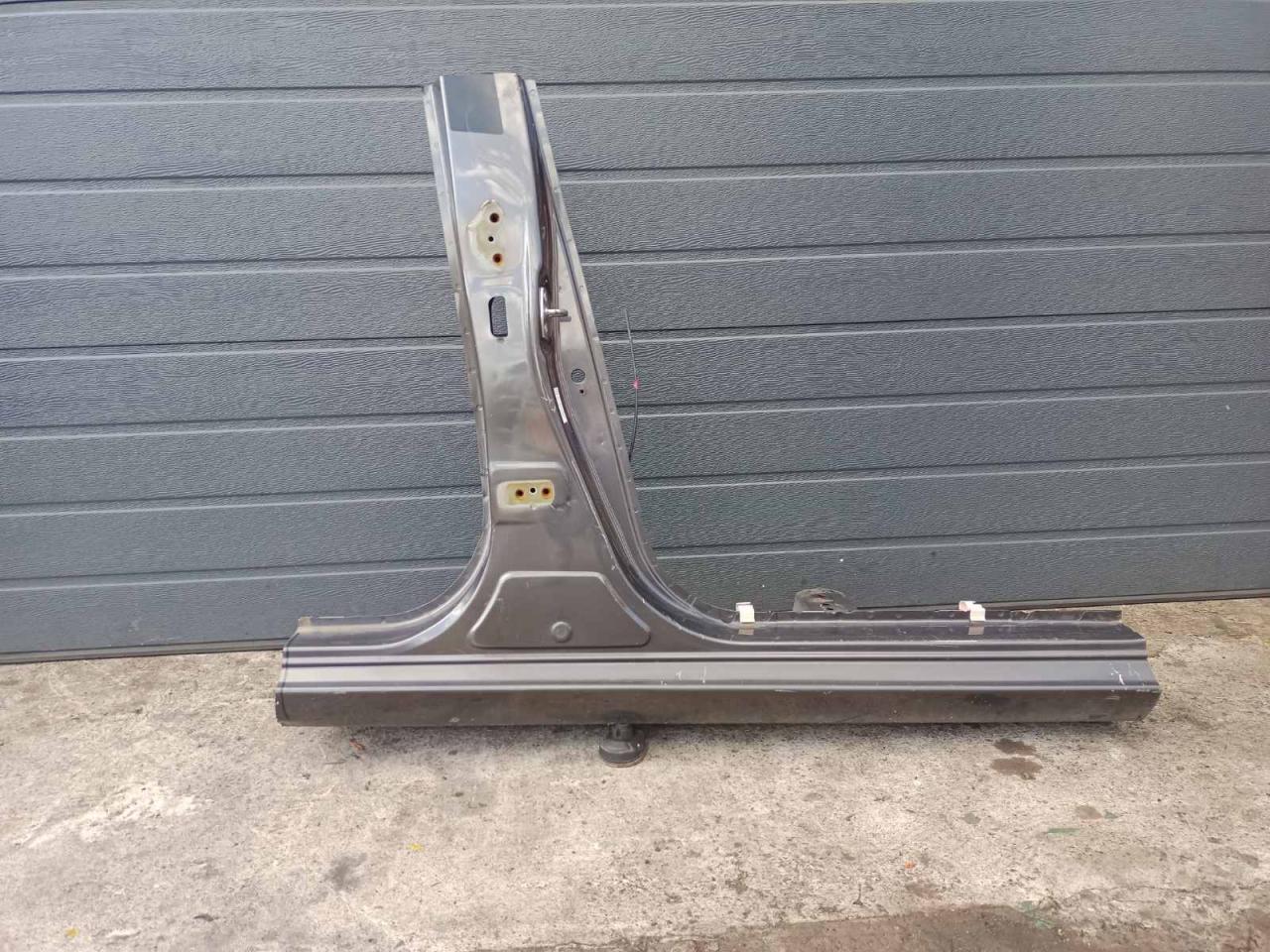 Стойка кузовная центральная правая Toyota Yaris XP130 2014, 1.4 л., D-4D, 1ND-TV, дизель, МКПП, хетчбэк 5 дв., передний привод, правый руль - фото №1