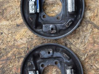 защитный кожух тормозного механизма Toyota Yaris XP130 2014, 1.4 л., D-4D, 1ND-TV, дизель, МКПП, хетчбэк 5 дв., передний привод, правый руль, 4704309010, 4704409010