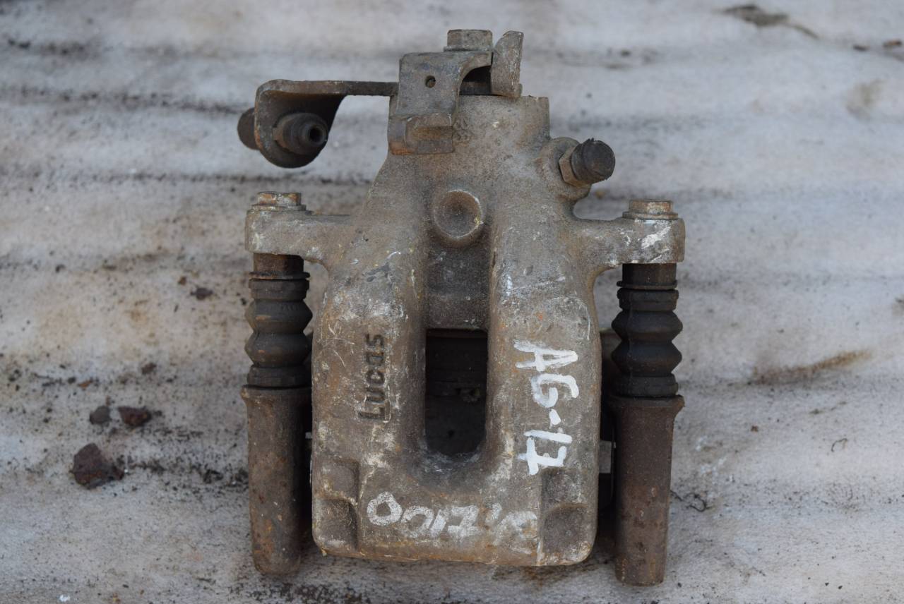 суппорт задний правый Citroen C2 1 поколение 2006, 1.8 л., бензин, АКПП - фото №1