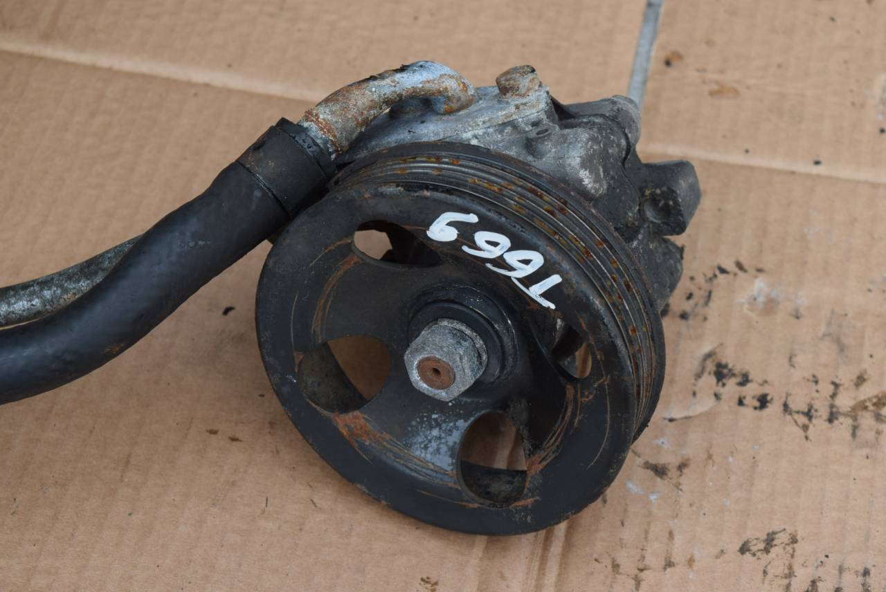 насос гидроусилителя руля Hyundai Trajet 1 поколение 2003, 2.0 л., CRDi, D4EA, дизель, МКПП, передний привод, 5710020200 - фото №1