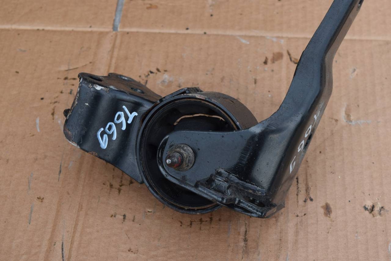 подушка крепления КПП Hyundai Trajet 1 поколение 2003, 2.0 л., CRDi, D4EA, дизель, МКПП, передний привод - фото №1