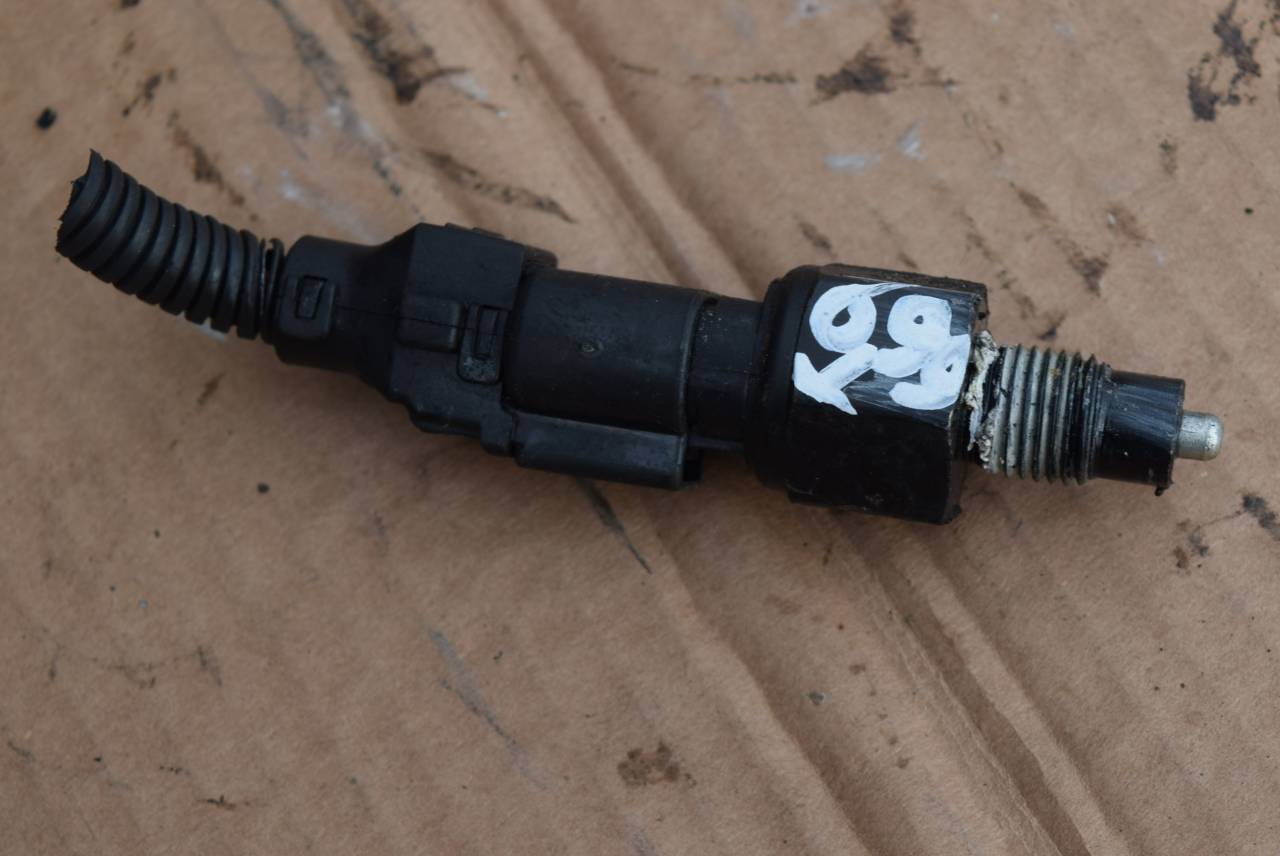 датчик заднего хода (лягушка) Hyundai Trajet 1 поколение 2003, 2.0 л., CRDi, D4EA, дизель, МКПП, передний привод, 330569 - фото №1