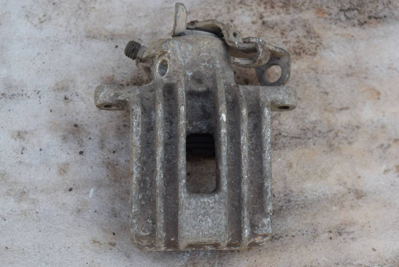 суппорт задний левый Volkswagen Polo 4 поколение 2003, 1.9 л., дизель, хетчбэк 5 дв. - фото №1