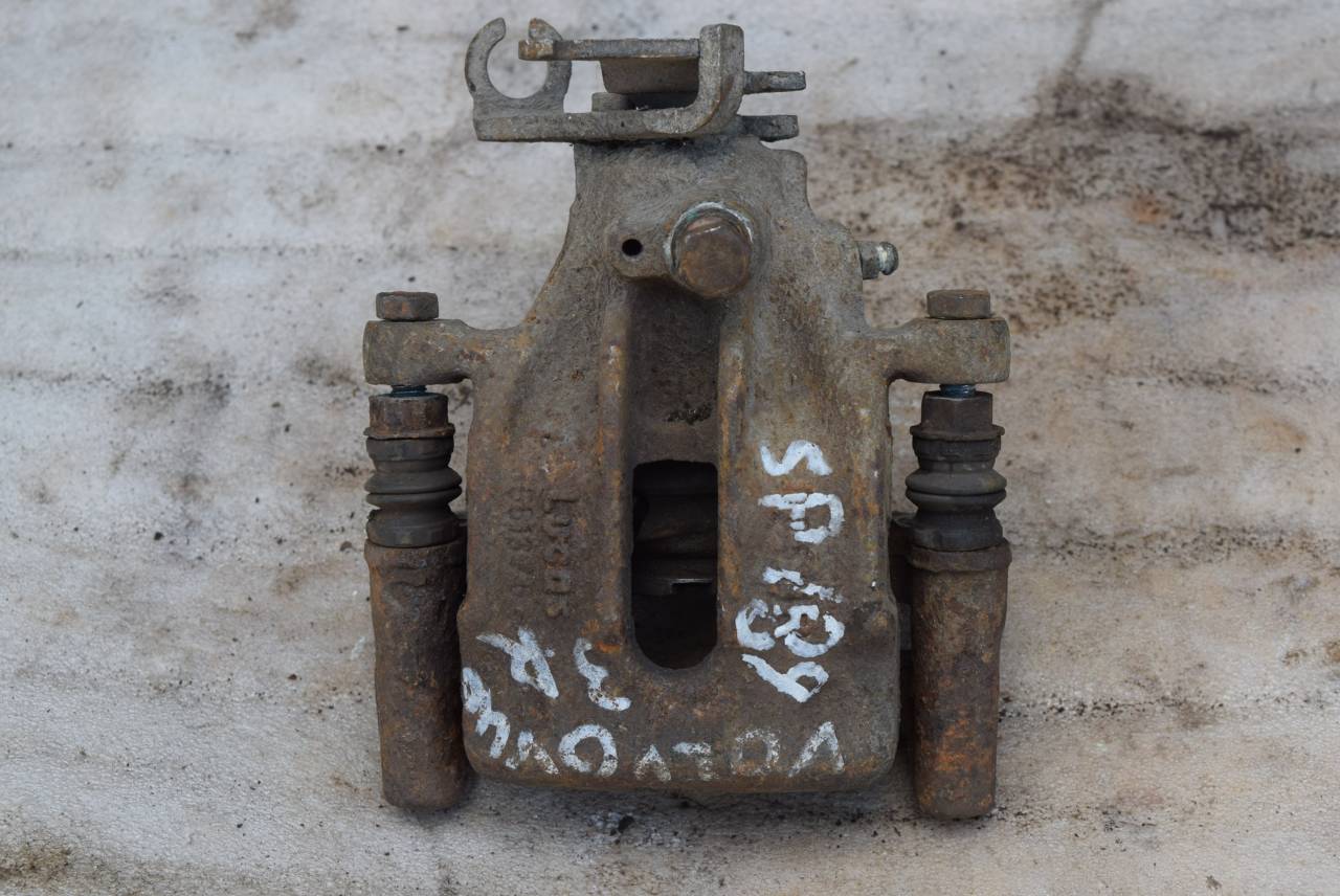 суппорт задний правый Volvo V40 1 поколение 1996, 1.9 л., дизель, МКПП, универсал - фото №1