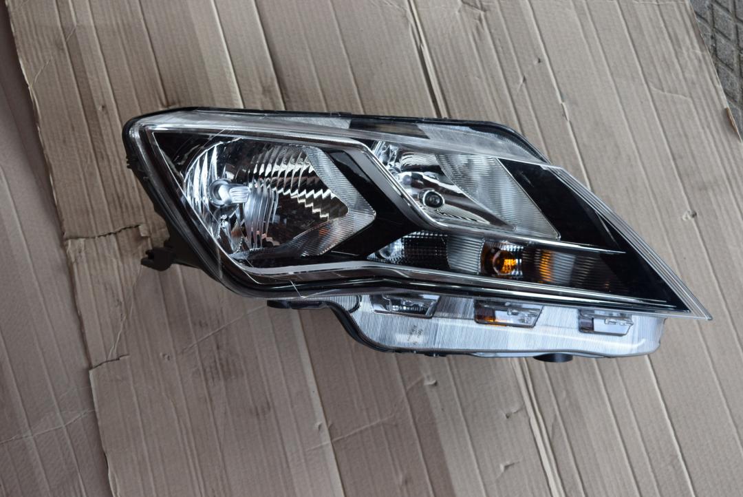 фара правая SEAT Toledo 4 поколение 2014, МКПП, хетчбэк 5 дв., 6JB941016 - фото №1