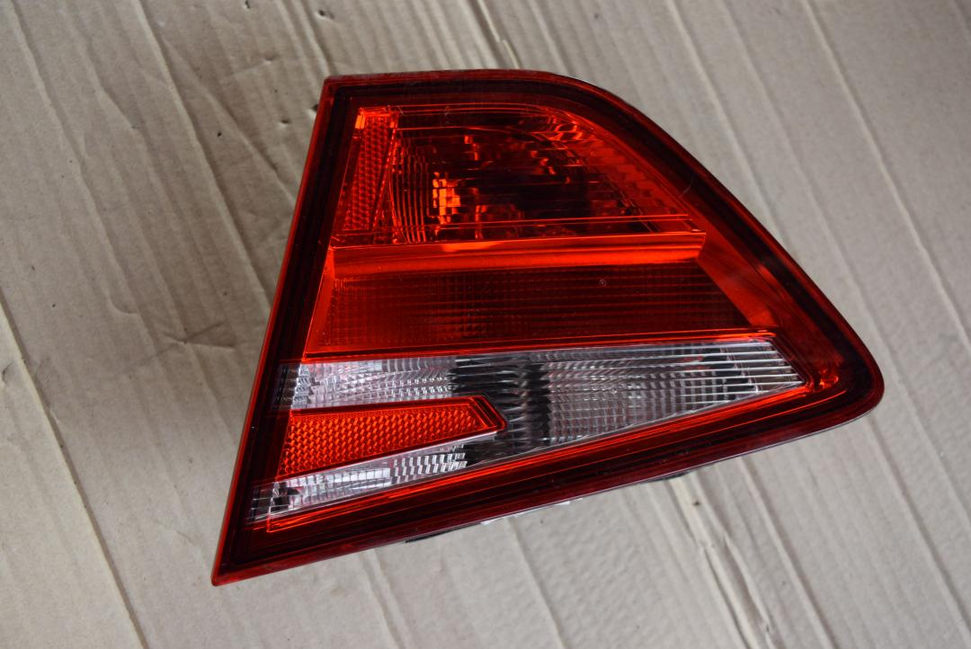 фонарь крышки багажника правый SEAT Toledo 4 поколение 2014, МКПП, хетчбэк 5 дв., 5JH945094 - фото №1
