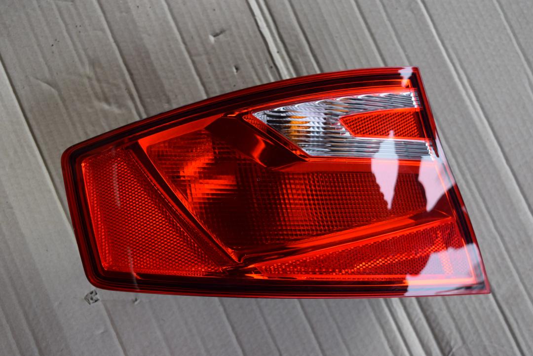 фонарь задний левый SEAT Toledo 4 поколение 2014, МКПП, хетчбэк 5 дв., 6JH945095D - фото №1