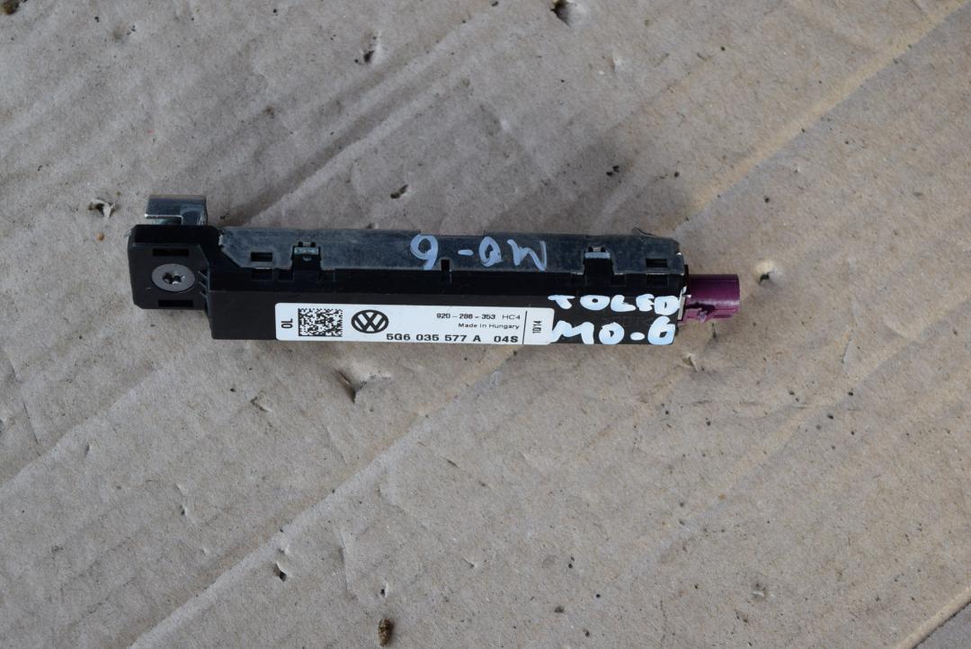 усилитель антенны SEAT Toledo 4 поколение 2014, МКПП, хетчбэк 5 дв., 5G6035577A - фото №1