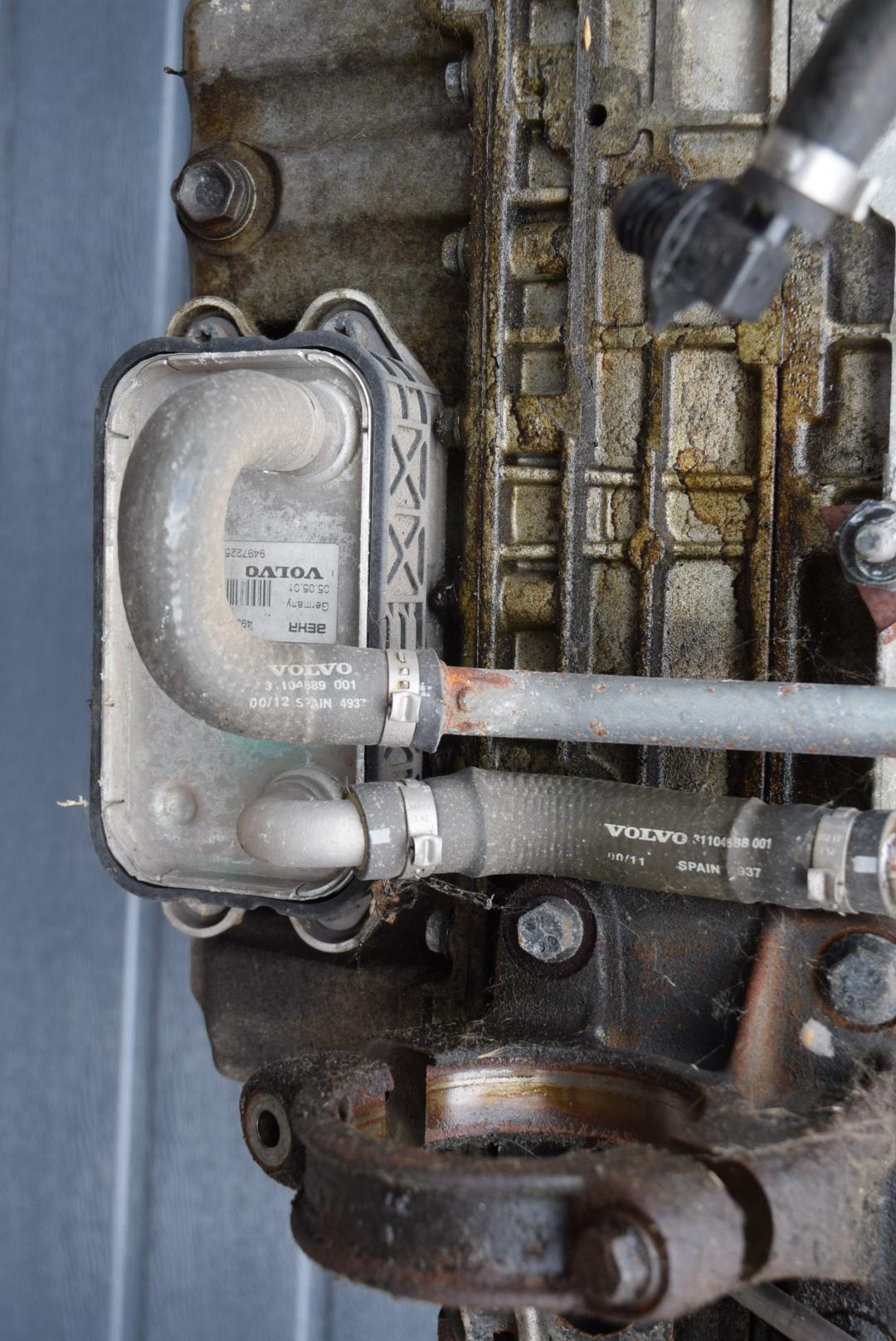 патрубок (трубопровод, шланг) Volvo S80 1 поколение 2001, 2.4 л., B 5244 S, бензин, МКПП, синий, седан, 31104689, 31104688 - фото №1