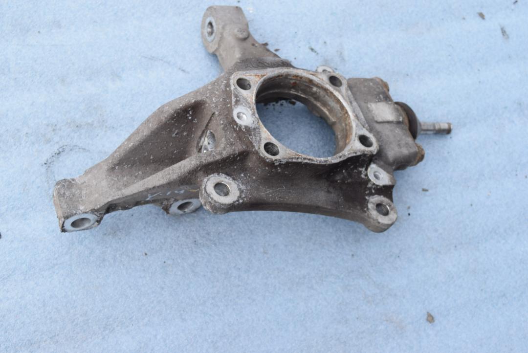 кулак поворотный левый Volvo S80 1 поколение 2001, 2.4 л., B 5244 S, бензин, МКПП, синий, седан, 9461943 - фото №1