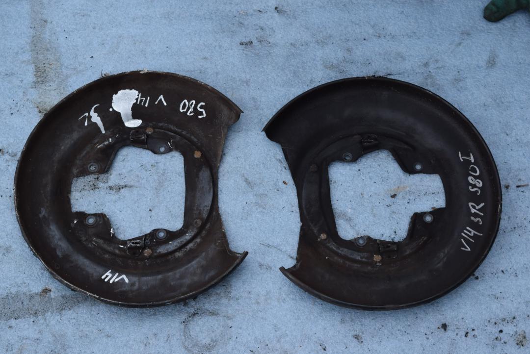 защитный кожух тормозного механизма Volvo S80 1 поколение 2001, 2.4 л., B 5244 S, бензин, МКПП, синий, седан, 39960809 - фото №1