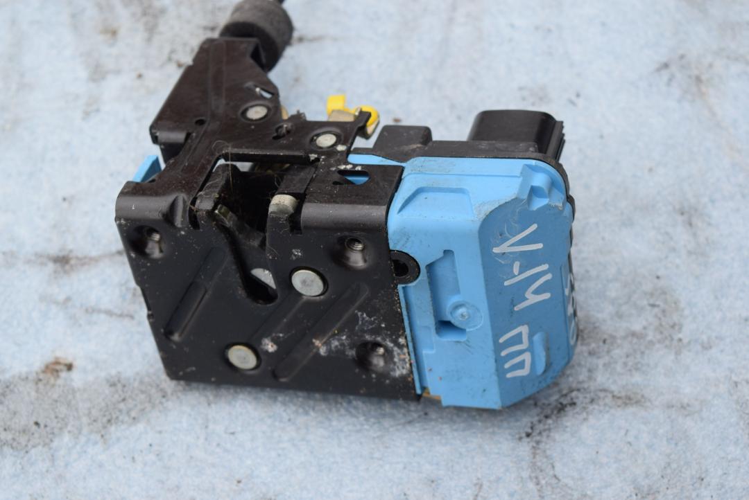 замок двери передней правой Volvo S80 1 поколение 2001, 2.4 л., B 5244 S, бензин, МКПП, синий, седан, 8650546 - фото №1