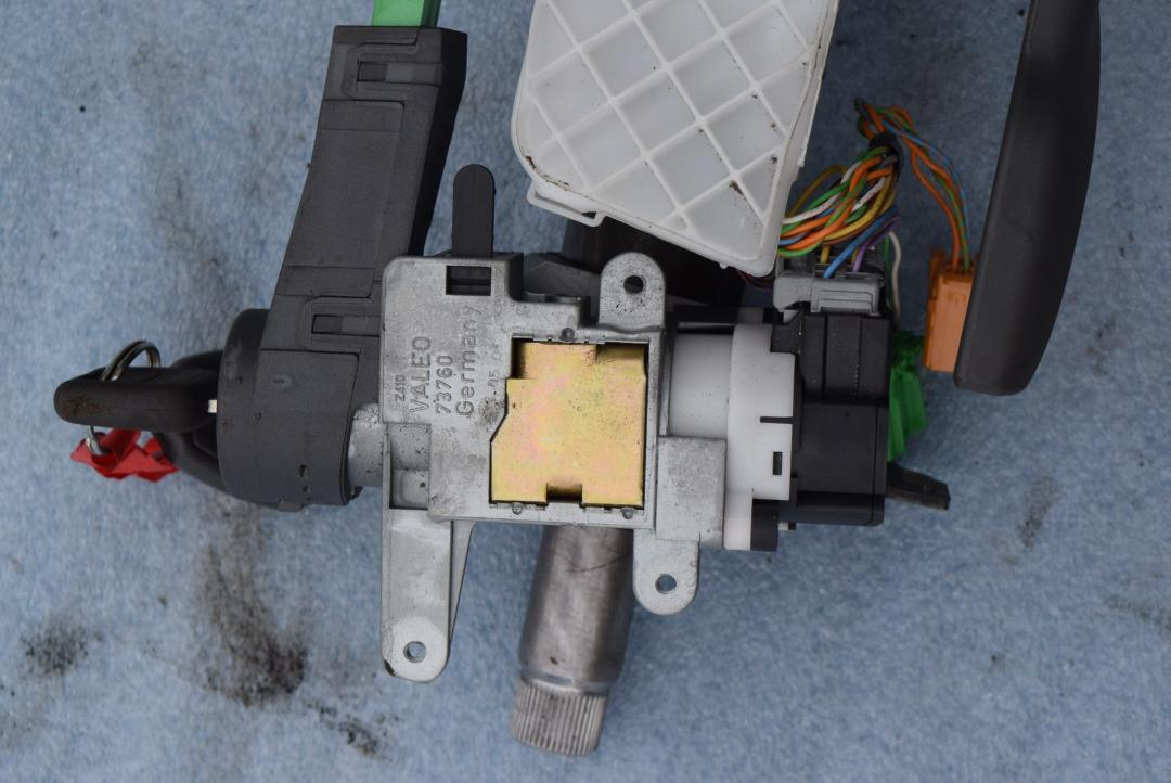 замок зажигания Volvo S80 1 поколение 2001, 2.4 л., B 5244 S, бензин, МКПП, синий, седан, 8673073, 73760, 9491778 - фото №1