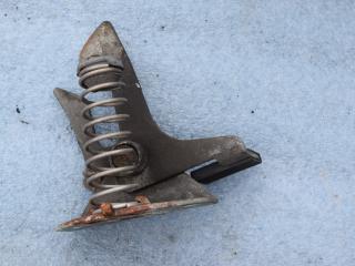 захватный крюк капота Volvo S80 1 поколение 2001, 2.4 л., B 5244 S, бензин, МКПП, синий, седан