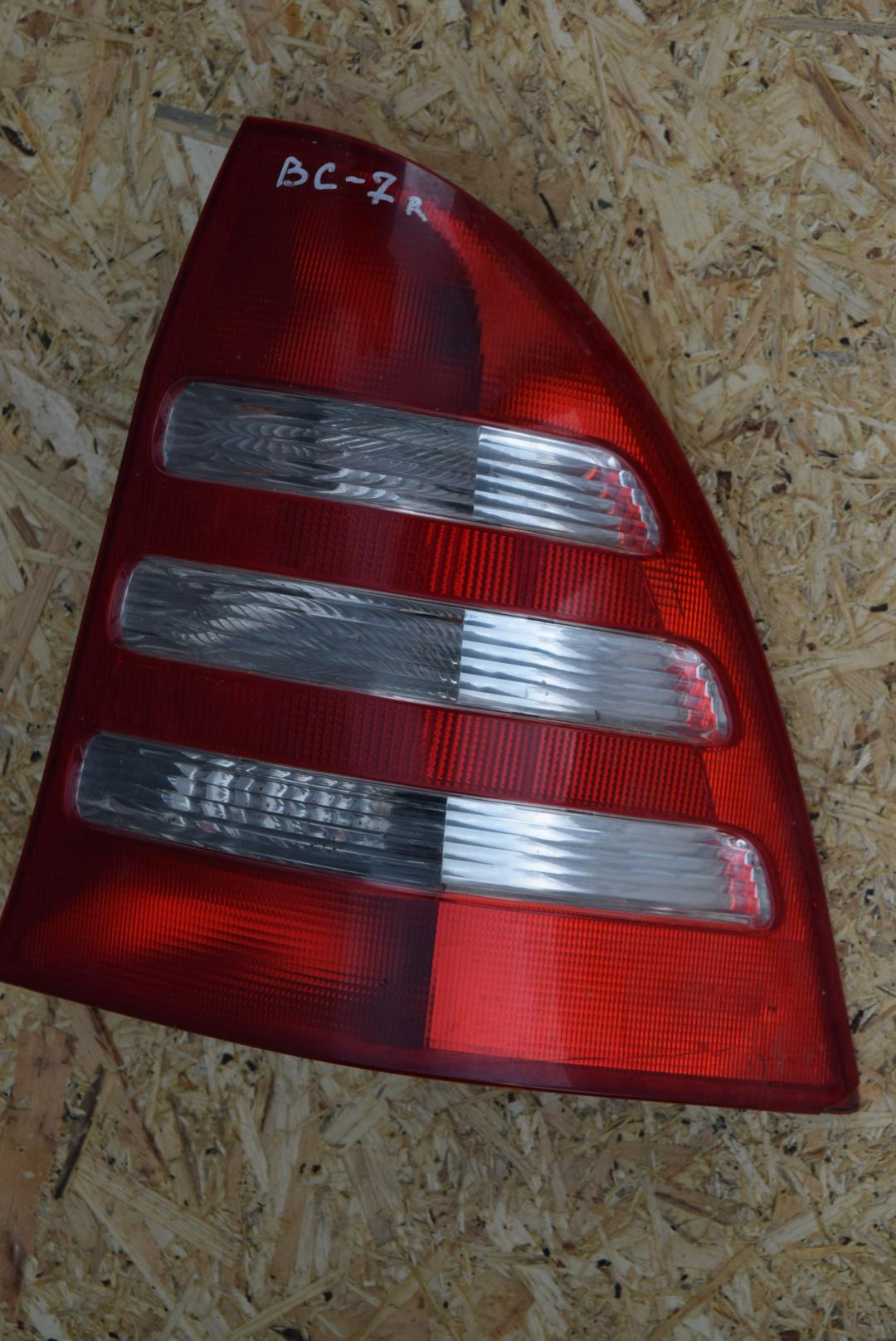 фонарь задний правый Mercedes-Benz C-Класс W203/S203/CL203 2003, 2.7 л., дизель, АКПП, универсал, 2038201264 - фото №1