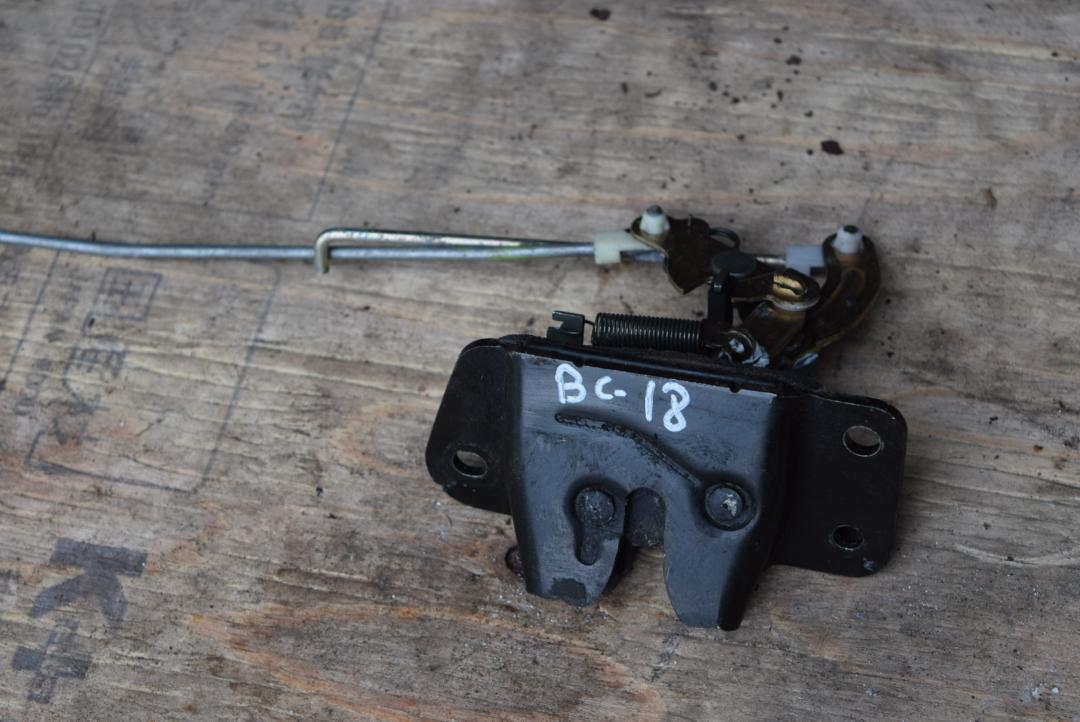 замок багажника Hyundai Santa Fe 1 поколение (SM) 2003, 2.0 л., D4EA, дизель, МКПП, внедорожник 5 дв. - фото №1