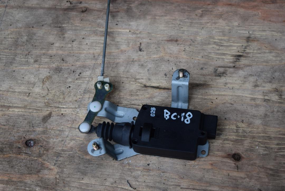 активатор замка багажника Hyundai Santa Fe 1 поколение (SM) 2003, 2.0 л., D4EA, дизель, МКПП, внедорожник 5 дв., 9575026000 - фото №1