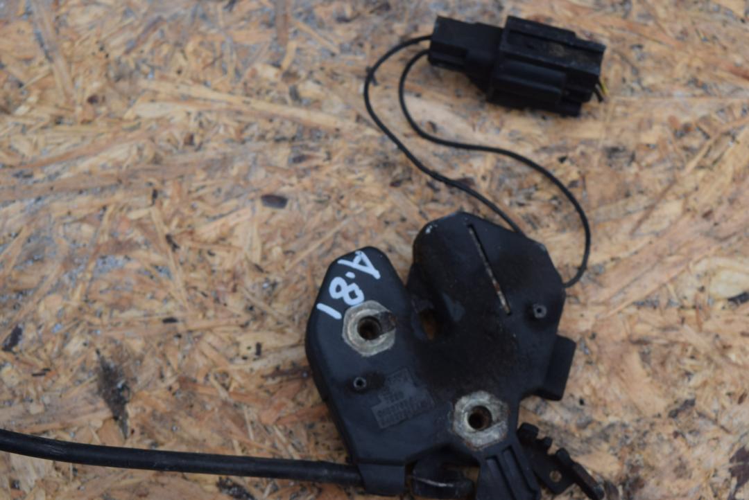 замок капота Volvo S80 1 поколение 2003, 2.4 л., D 5244 T, дизель, АКПП, седан, 9483765 - фото №1