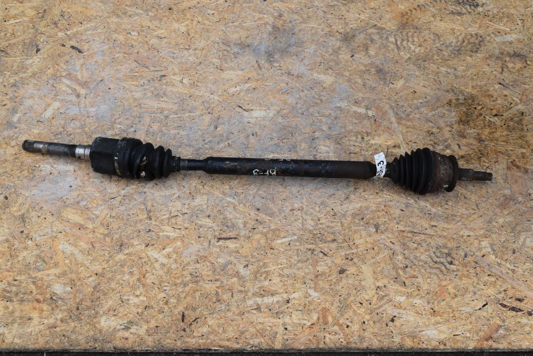 полуось передняя правая (приводной вал, ШРУС) Chrysler Voyager 3 поколение 1997, 2.5 л., дизель, МКПП, минивэн - фото №1