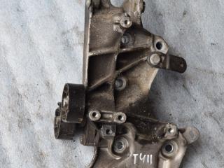 кронштейн генератора Renault Megane 1 поколение [рестайлинг] 2003, 1.6 л., бензин, МКПП, седан, 7700274249