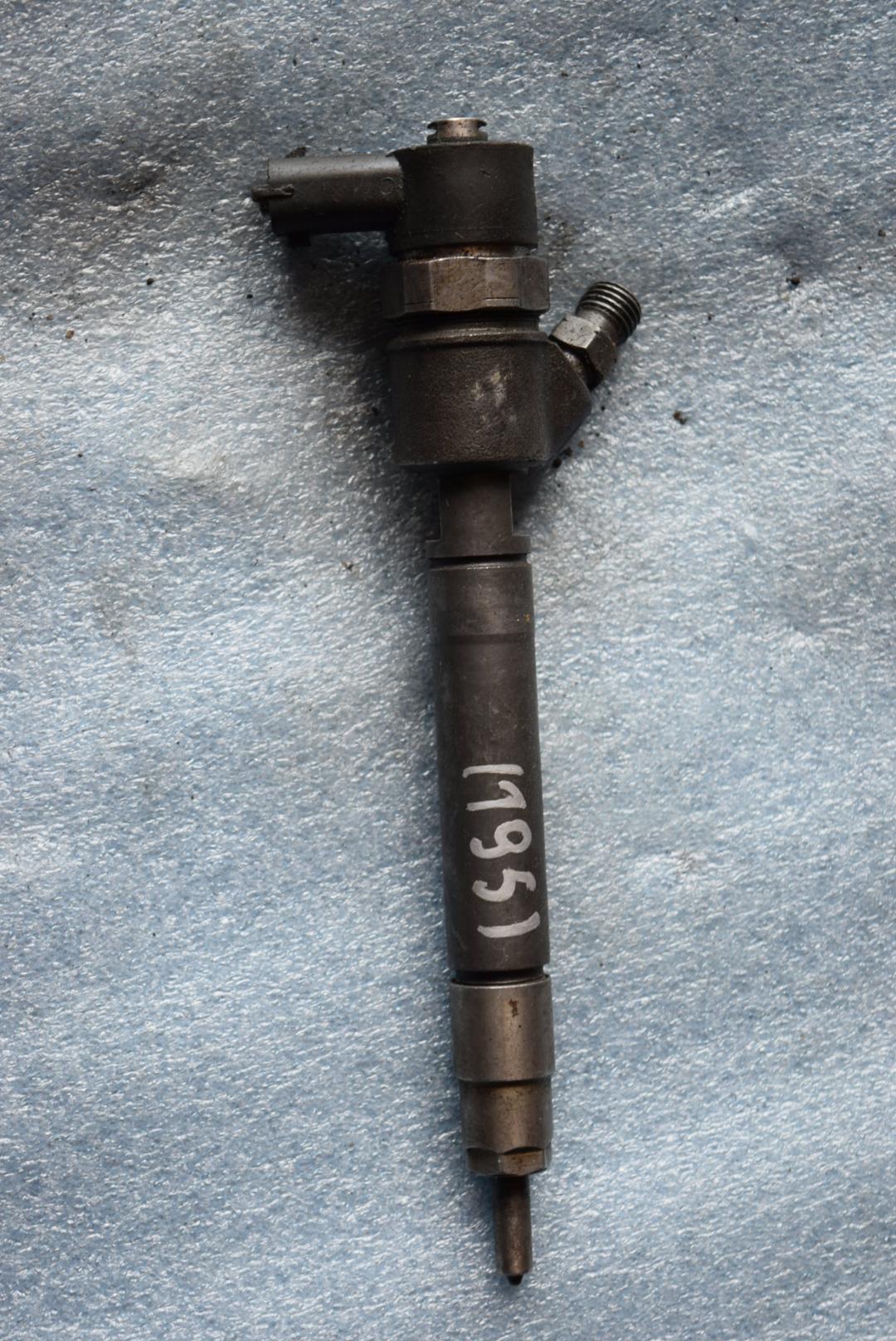 форсунка Volvo S80 2 поколение 2008, 2.4 л., дизель, АКПП, седан, 30777526, 0986435195 - фото №1