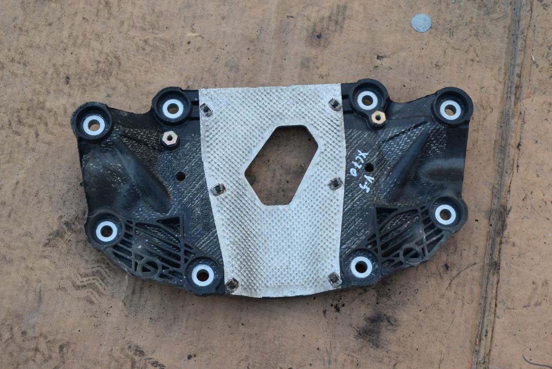 кронштейн редуктора Volvo XC70 2 поколение 2003, 2.5 л., бензин, АКПП, универсал, полный привод, правый руль, 8646143 - фото №1