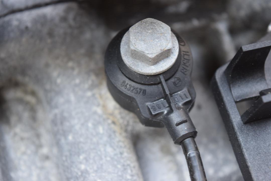 датчик детонации Volvo S80 1 поколение 2000, 2.0 л., B 5204 T, бензин, МКПП, седан, передний привод, 9432570 - фото №1